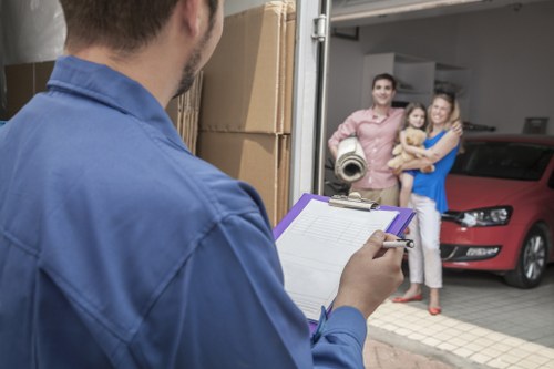 Transport vehicle and compliant handling of household waste